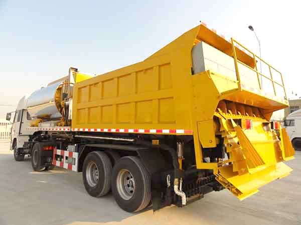 JC814瀝青碎石同步封層車